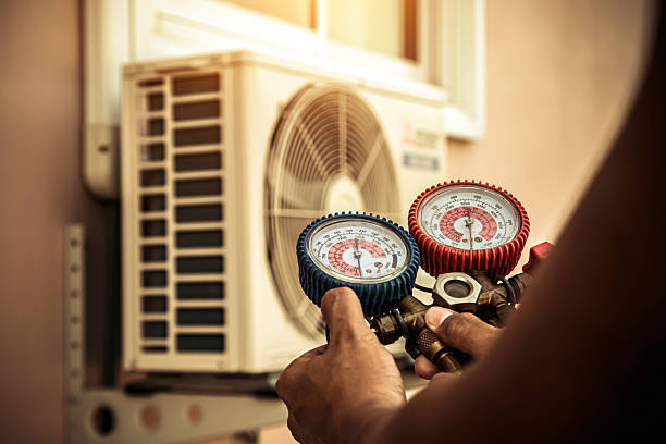 Professional Hvac technician working in Dickinson, TX